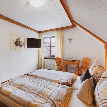 Fremden- Und Monteurzimmer "Zum Ochsen" Flieden 外观 照片