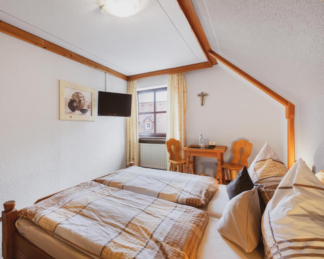 Fremden- Und Monteurzimmer "Zum Ochsen" Flieden 外观 照片